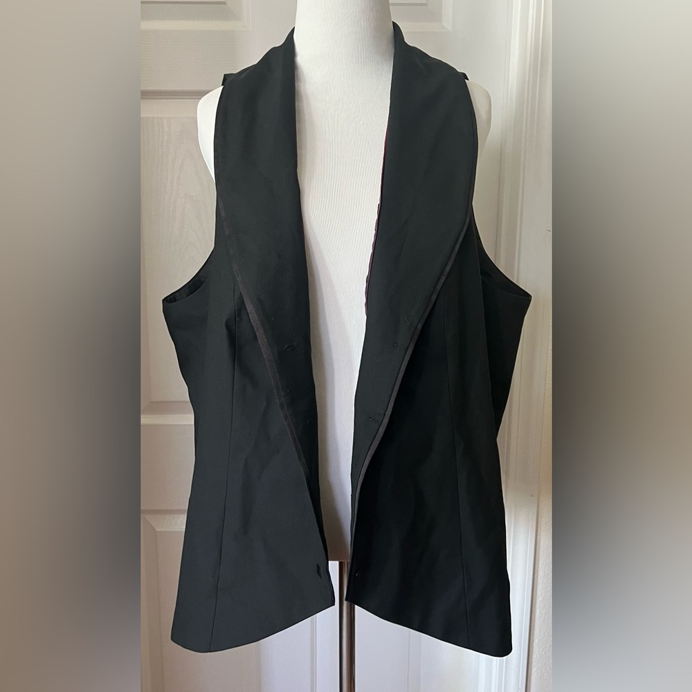 Women's Black Sleeveless Vest
